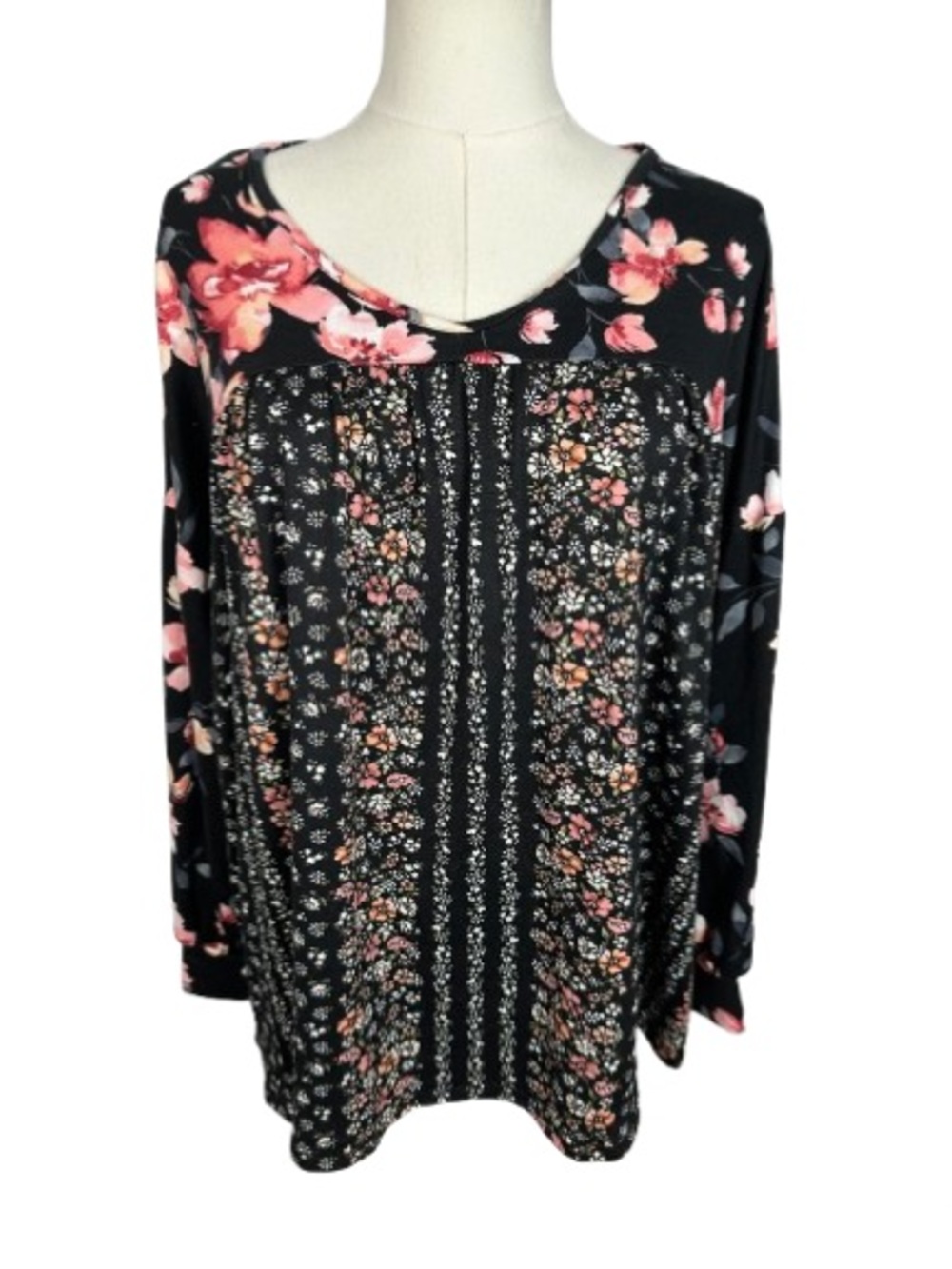 Haptics Floral Print Black Long Sleeve V-Neck Women's Top Size S